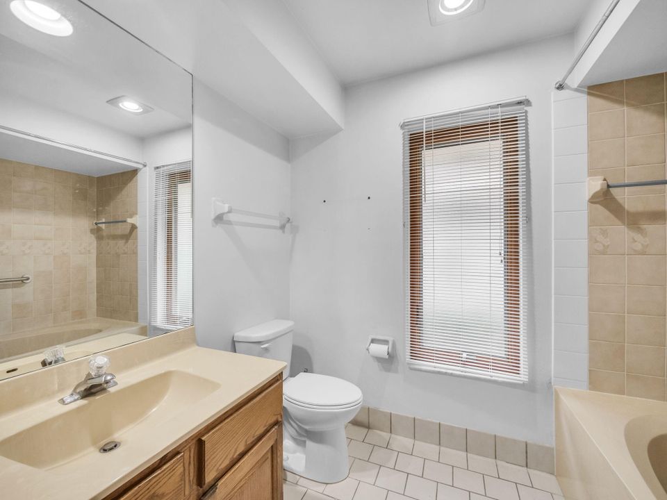 Active With Contract: $650,000 (2 beds, 2 baths, 1960 Square Feet)