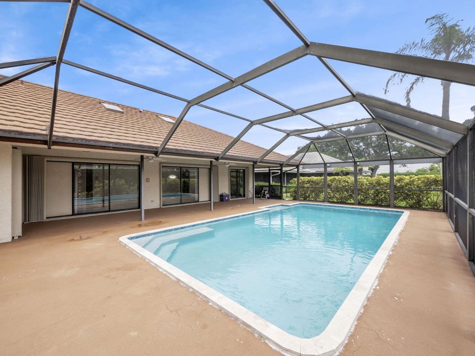 Active With Contract: $650,000 (2 beds, 2 baths, 1960 Square Feet)