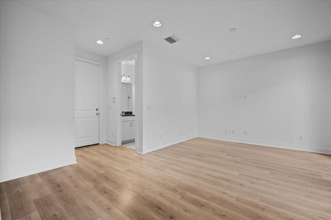 Active With Contract: $769,000 (3 beds, 3 baths, 2252 Square Feet)