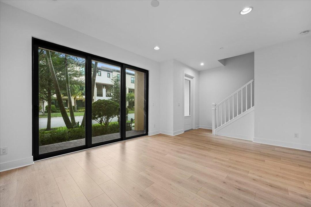 Active With Contract: $769,000 (3 beds, 3 baths, 2252 Square Feet)