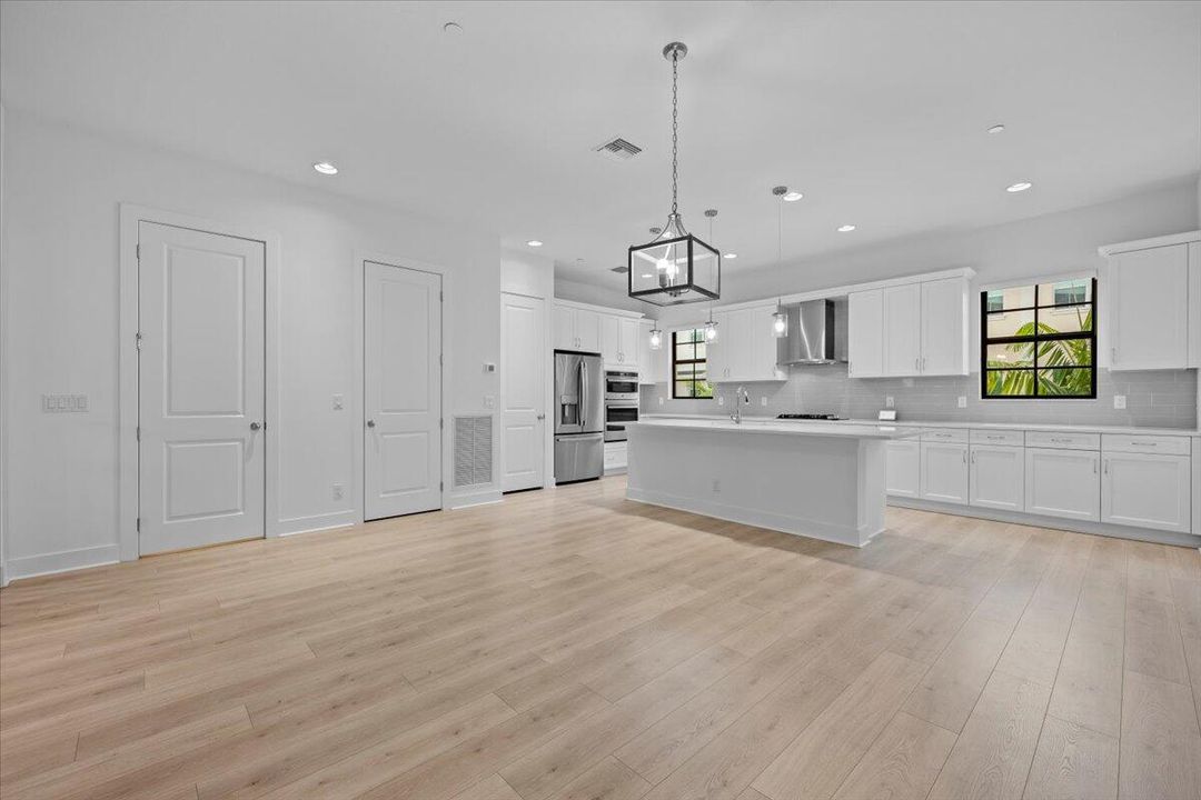 Active With Contract: $769,000 (3 beds, 3 baths, 2252 Square Feet)