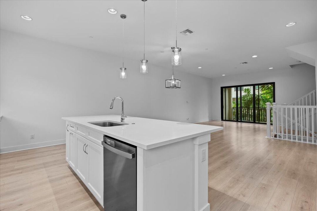 Active With Contract: $769,000 (3 beds, 3 baths, 2252 Square Feet)