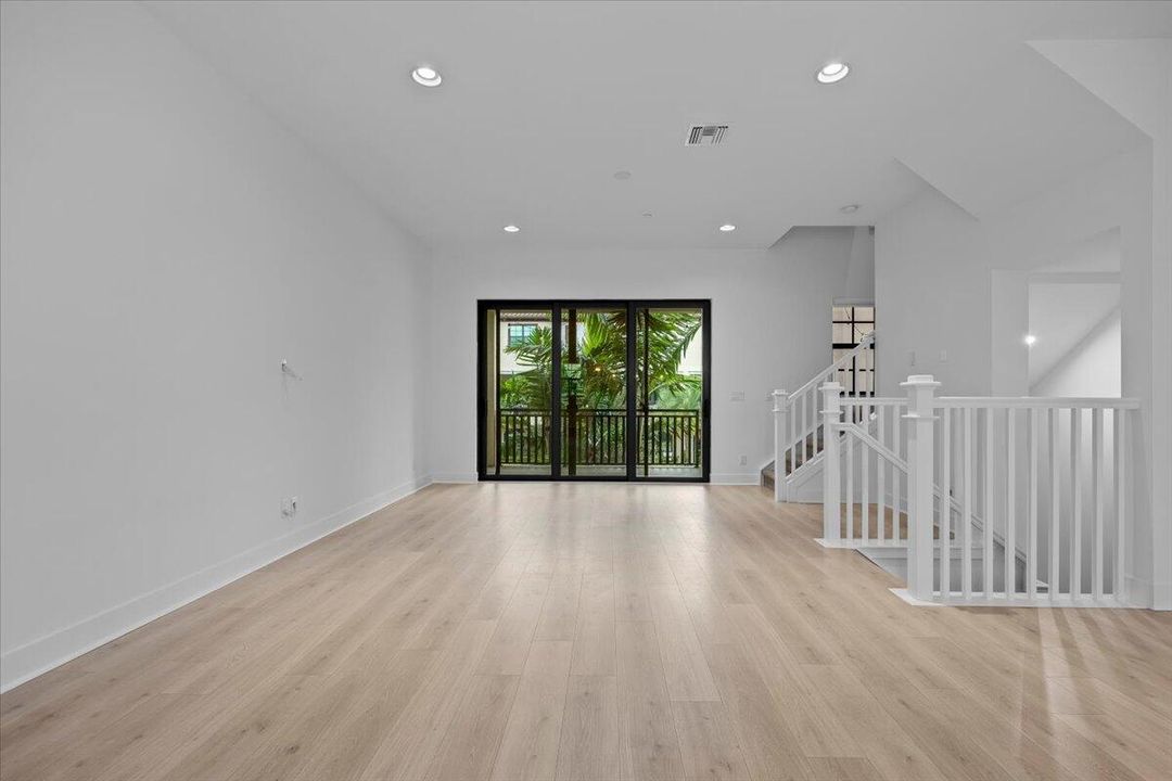 Active With Contract: $769,000 (3 beds, 3 baths, 2252 Square Feet)