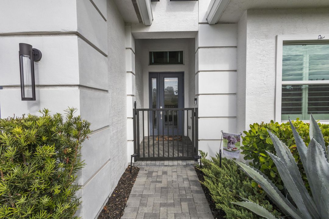 For Sale: $759,000 (3 beds, 3 baths, 2220 Square Feet)