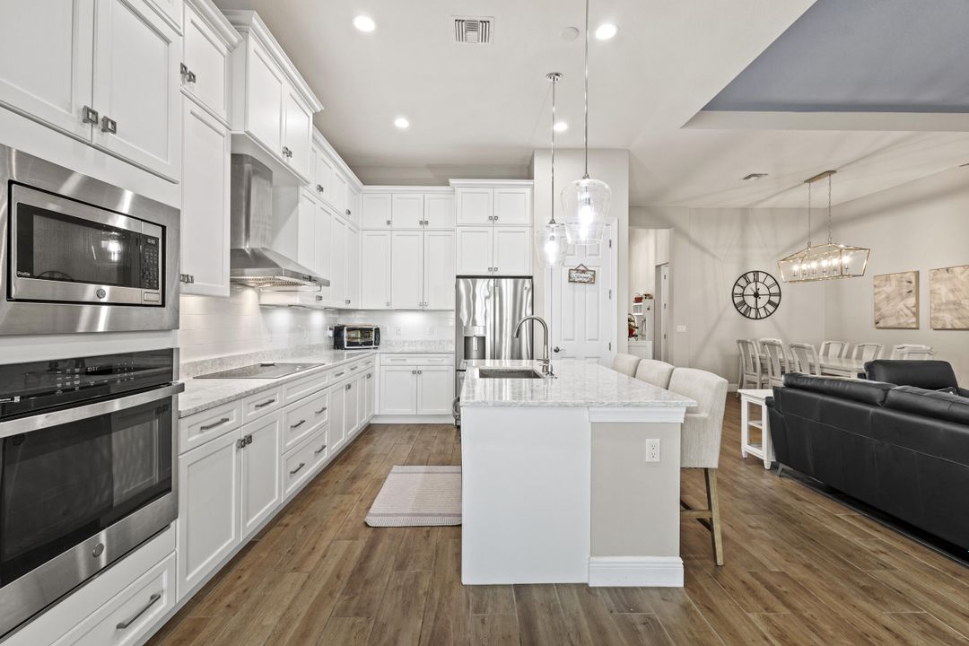 For Sale: $759,000 (3 beds, 3 baths, 2220 Square Feet)