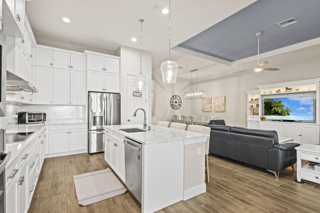 For Sale: $759,000 (3 beds, 3 baths, 2220 Square Feet)