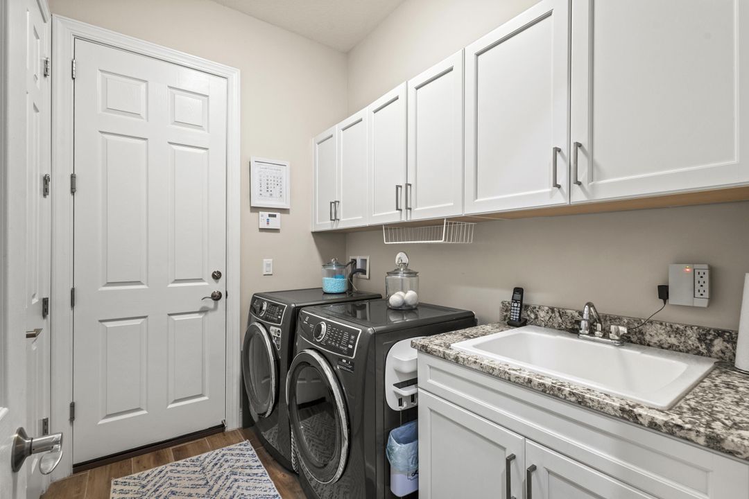 For Sale: $759,000 (3 beds, 3 baths, 2220 Square Feet)