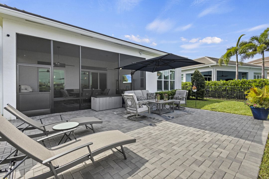 For Sale: $759,000 (3 beds, 3 baths, 2220 Square Feet)