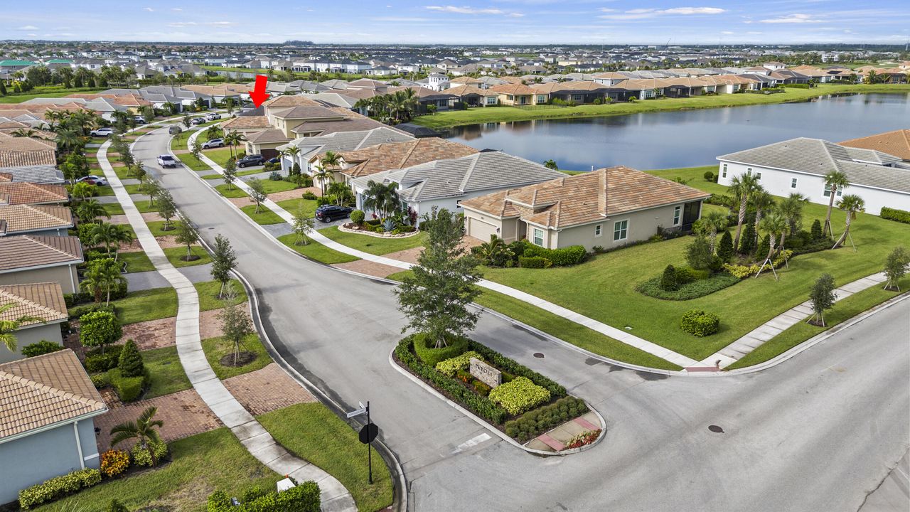 For Sale: $759,000 (3 beds, 3 baths, 2220 Square Feet)