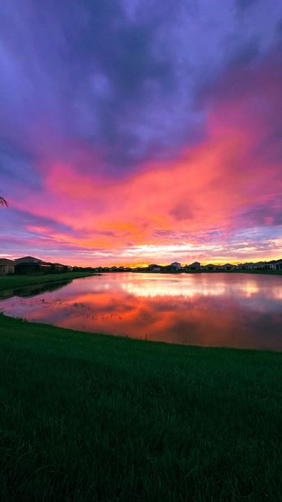 For Sale: $759,000 (3 beds, 3 baths, 2220 Square Feet)