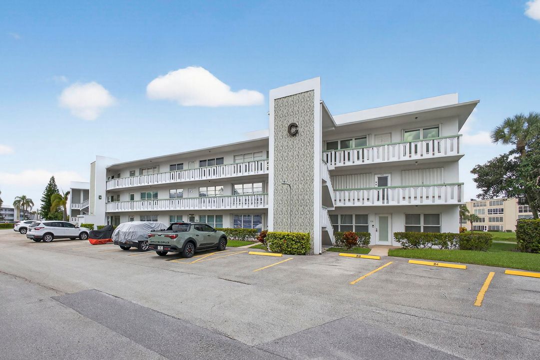 Под контрактом: $199,000 (2 спален, 2 ванн, 1062 Квадратных фут)