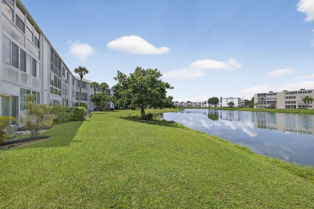 Под контрактом: $199,000 (2 спален, 2 ванн, 1062 Квадратных фут)