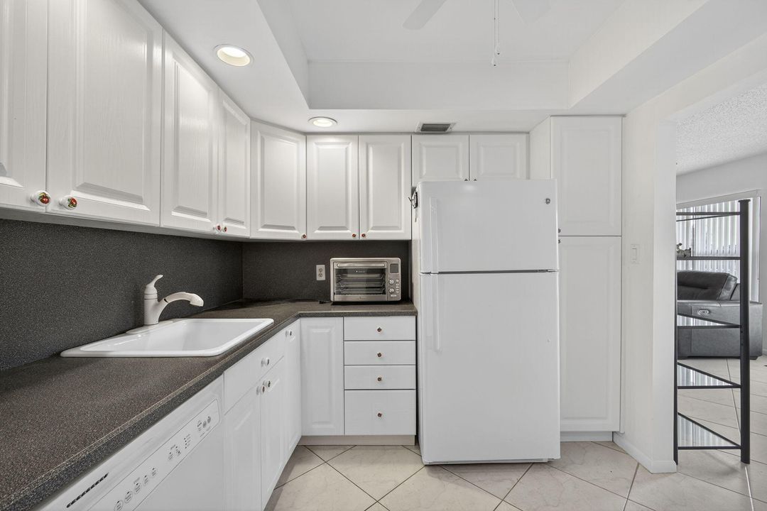 Под контрактом: $199,000 (2 спален, 2 ванн, 1062 Квадратных фут)