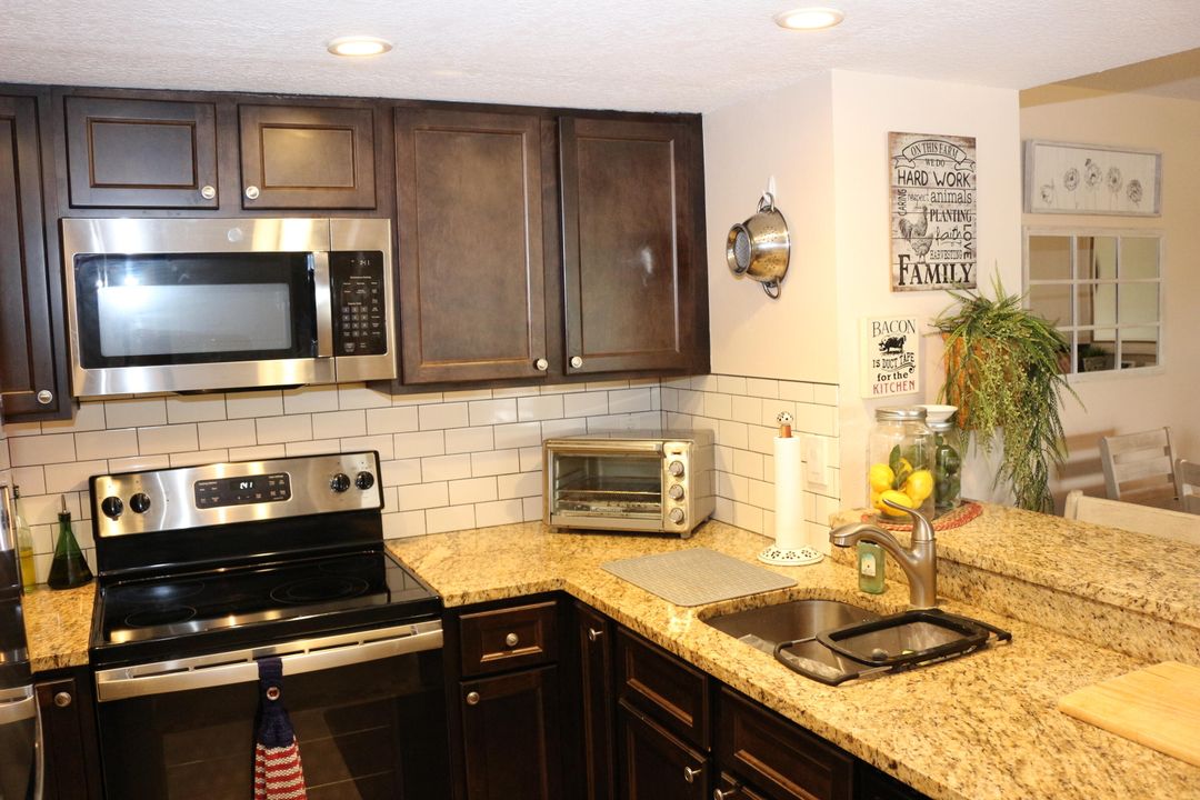 Recently Rented: $1,580 (1 beds, 1 baths, 705 Square Feet)