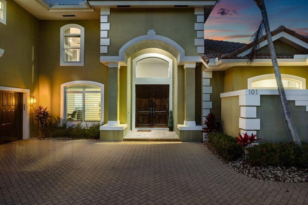 En Renta: $14,500 (6 camas, 6 baños, 5008 Pies cuadrados)