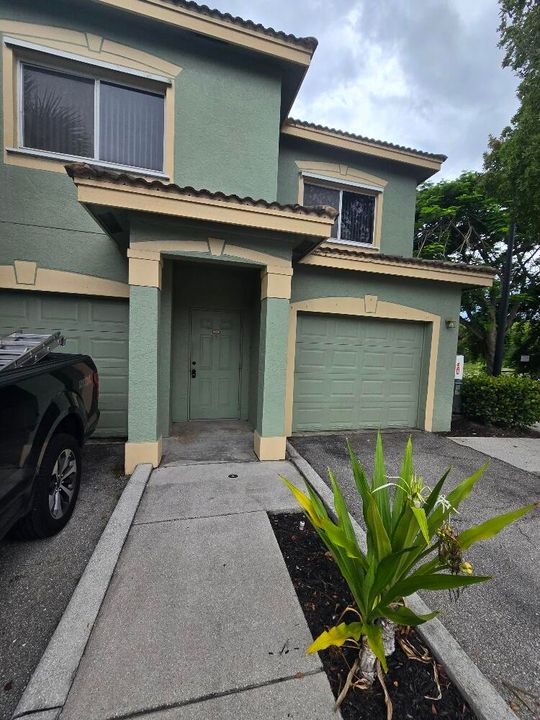 Recently Rented: $2,100 (3 beds, 2 baths, 1260 Square Feet)