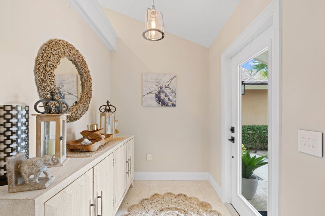 合同活跃: $9,800 (3 贝兹, 2 浴室, 1999 平方英尺)