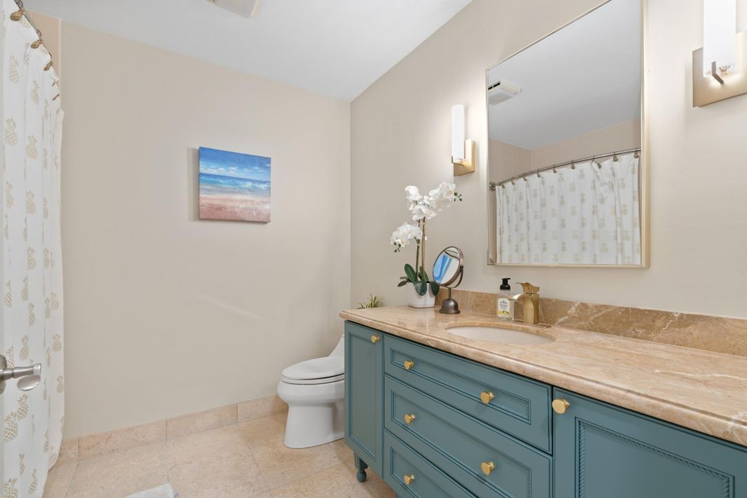 合同活跃: $9,800 (3 贝兹, 2 浴室, 1999 平方英尺)