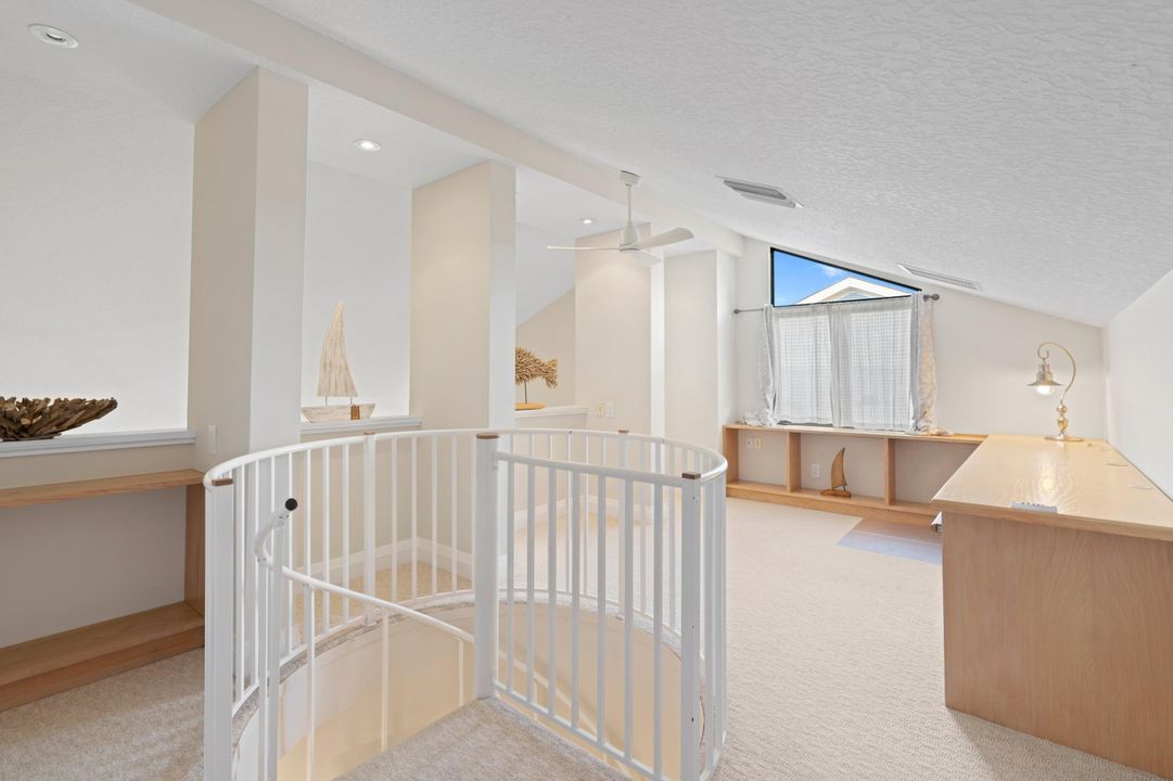 合同活跃: $9,800 (3 贝兹, 2 浴室, 1999 平方英尺)