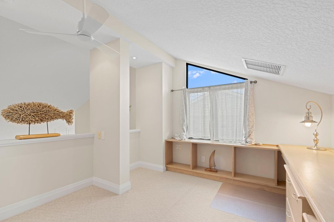 合同活跃: $9,800 (3 贝兹, 2 浴室, 1999 平方英尺)