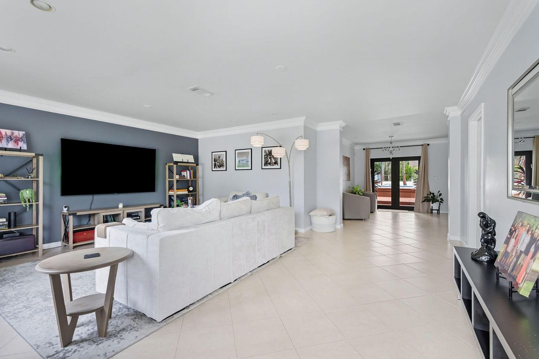 En Venta: $749,000 (2 camas, 2 baños, 1681 Pies cuadrados)