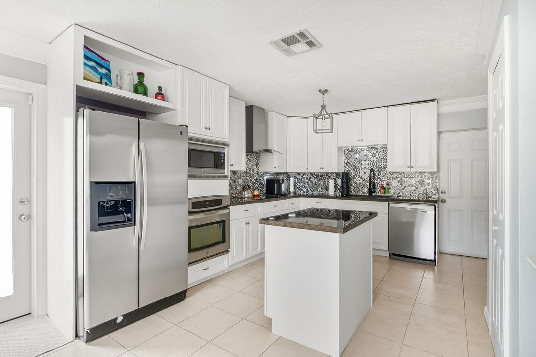 En Venta: $749,000 (2 camas, 2 baños, 1681 Pies cuadrados)