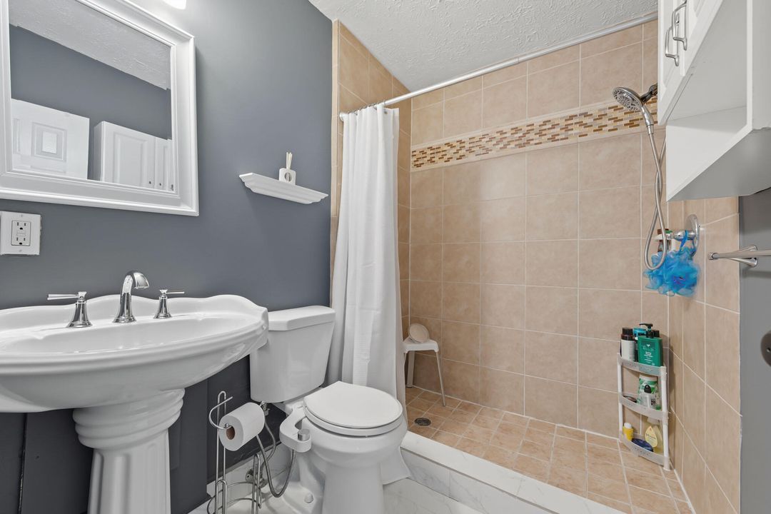 En Venta: $749,000 (2 camas, 2 baños, 1681 Pies cuadrados)