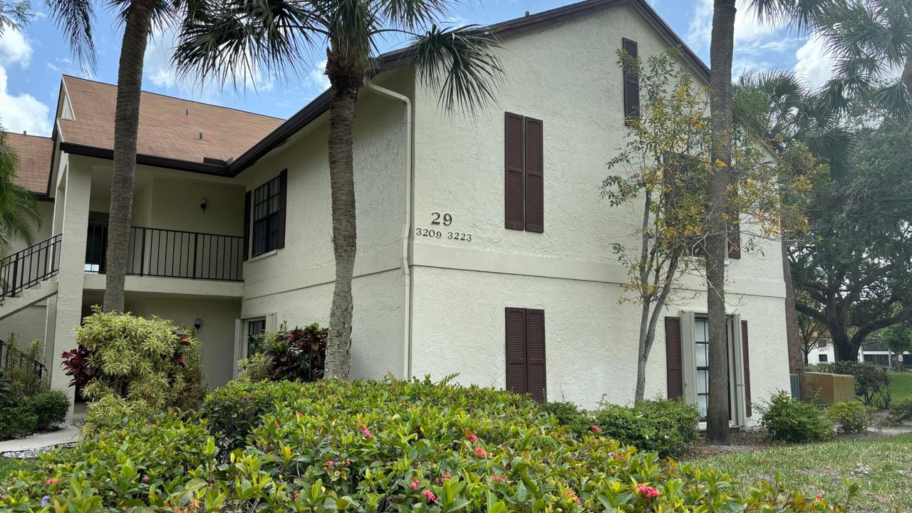 Recently Sold: $232,500 (2 beds, 2 baths, 1386 Square Feet)