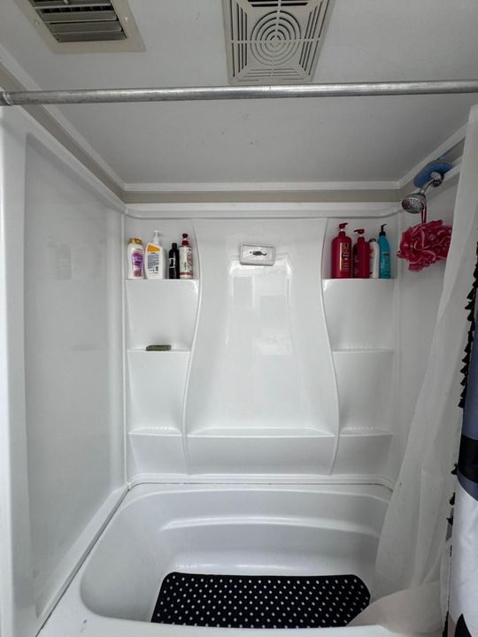 Под контрактом: $1,500 (1 спален, 1 ванн, 964 Квадратных фут)