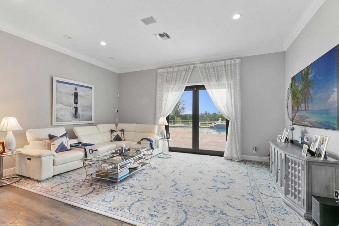 En Venta: $4,867,000 (5 camas, 4 baños, 4619 Pies cuadrados)