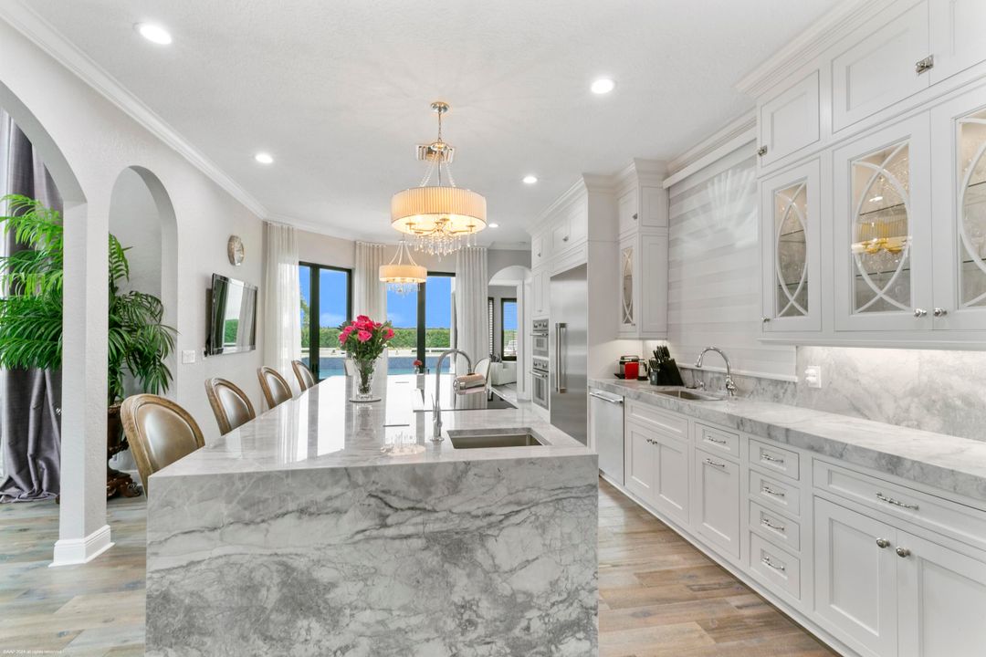 En Venta: $4,867,000 (5 camas, 4 baños, 4619 Pies cuadrados)