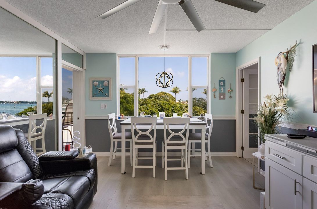 For Sale: $299,900 (2 beds, 2 baths, 803 Square Feet)