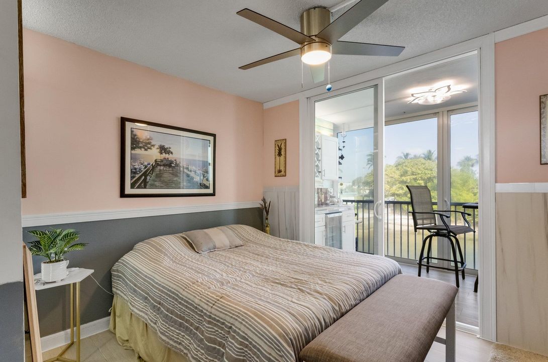 For Sale: $299,900 (2 beds, 2 baths, 803 Square Feet)