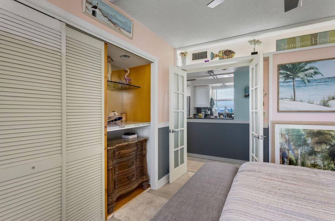 For Sale: $299,900 (2 beds, 2 baths, 803 Square Feet)