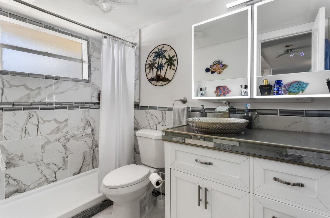 For Sale: $299,900 (2 beds, 2 baths, 803 Square Feet)