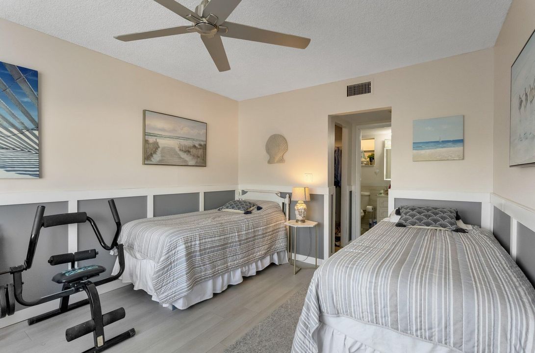 For Sale: $299,900 (2 beds, 2 baths, 803 Square Feet)