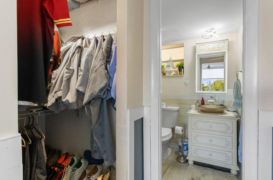 For Sale: $299,900 (2 beds, 2 baths, 803 Square Feet)