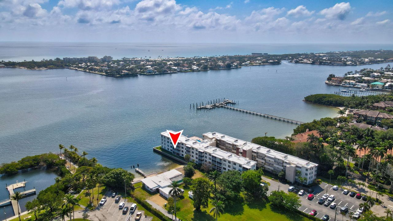 For Sale: $299,900 (2 beds, 2 baths, 803 Square Feet)