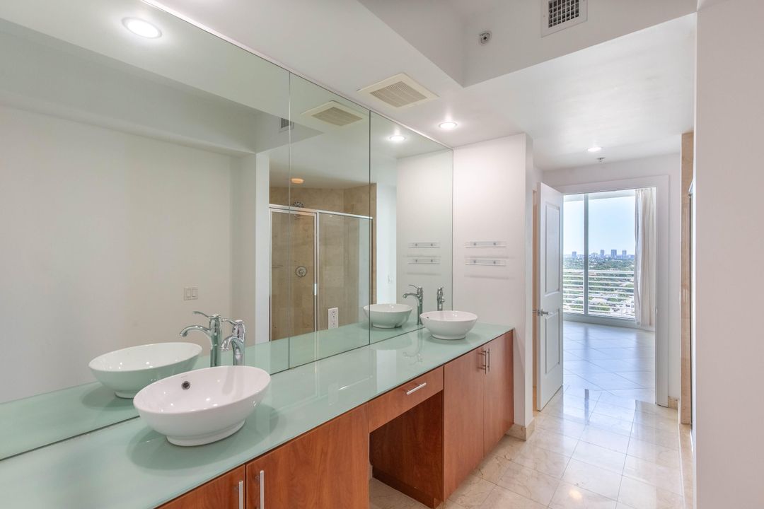 合同活跃: $4,000 (2 贝兹, 2 浴室, 1579 平方英尺)