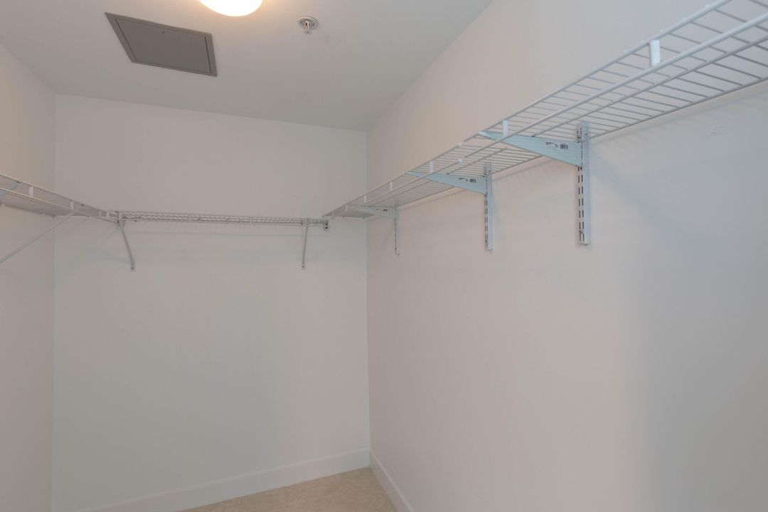 合同活跃: $4,000 (2 贝兹, 2 浴室, 1579 平方英尺)