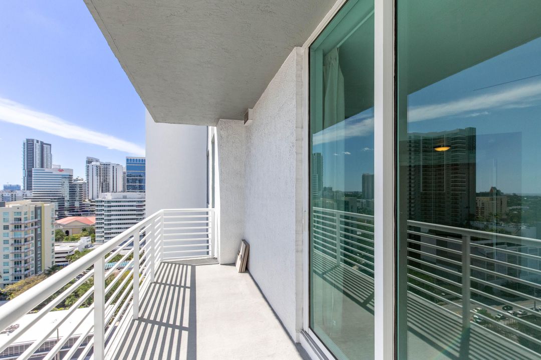 合同活跃: $4,000 (2 贝兹, 2 浴室, 1579 平方英尺)