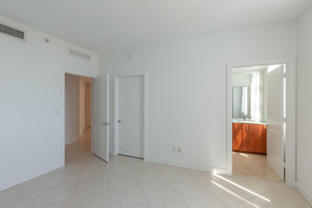 合同活跃: $4,000 (2 贝兹, 2 浴室, 1579 平方英尺)