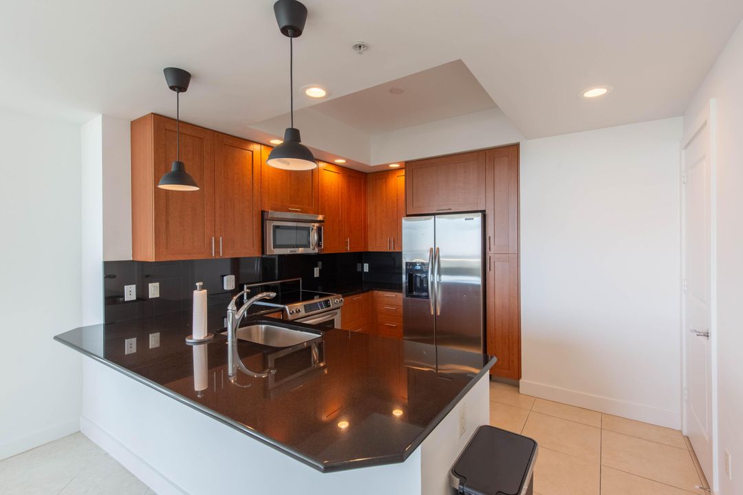 合同活跃: $4,000 (2 贝兹, 2 浴室, 1579 平方英尺)