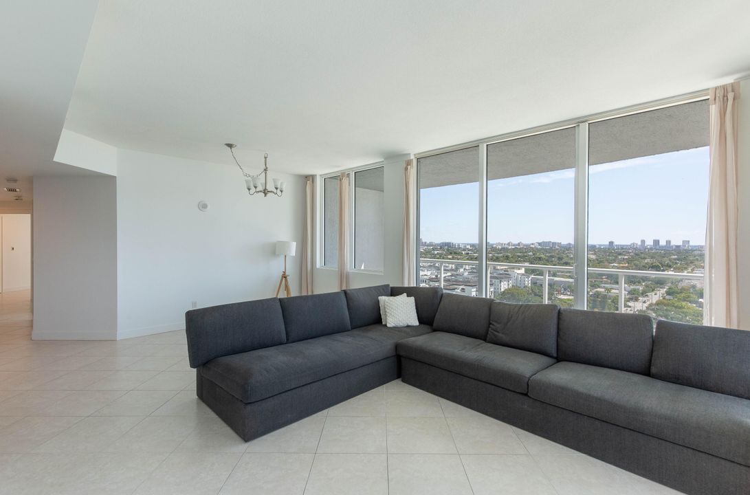 合同活跃: $4,000 (2 贝兹, 2 浴室, 1579 平方英尺)