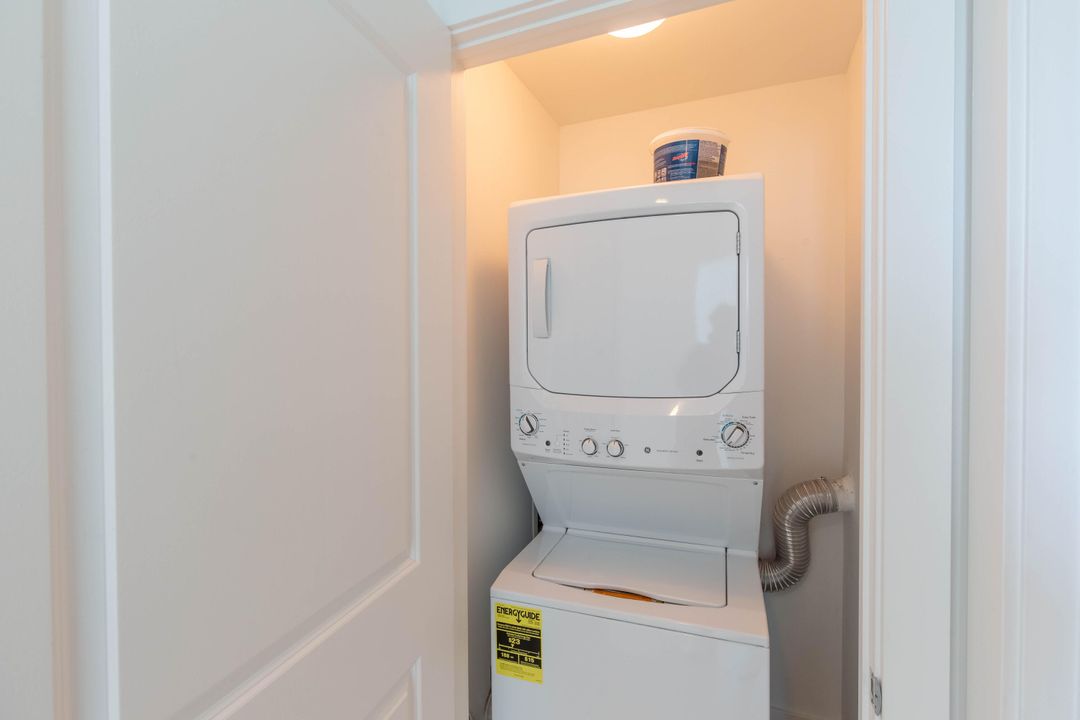 合同活跃: $4,000 (2 贝兹, 2 浴室, 1579 平方英尺)