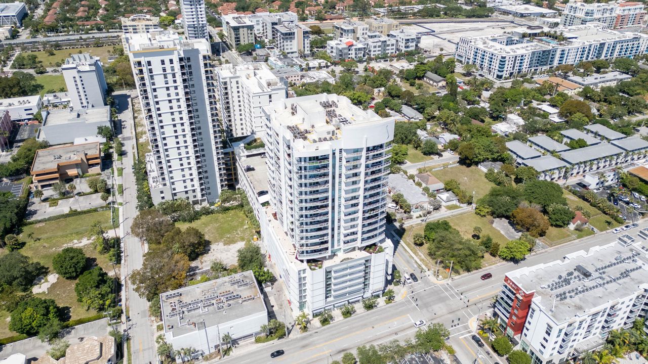 合同活跃: $4,000 (2 贝兹, 2 浴室, 1579 平方英尺)