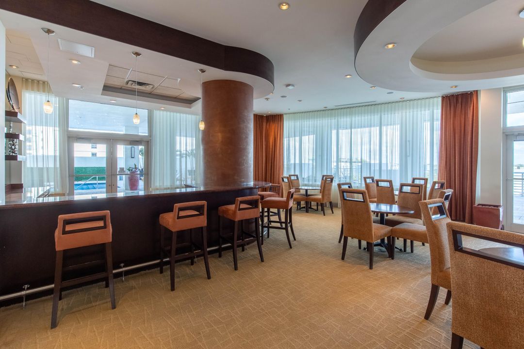 合同活跃: $4,000 (2 贝兹, 2 浴室, 1579 平方英尺)