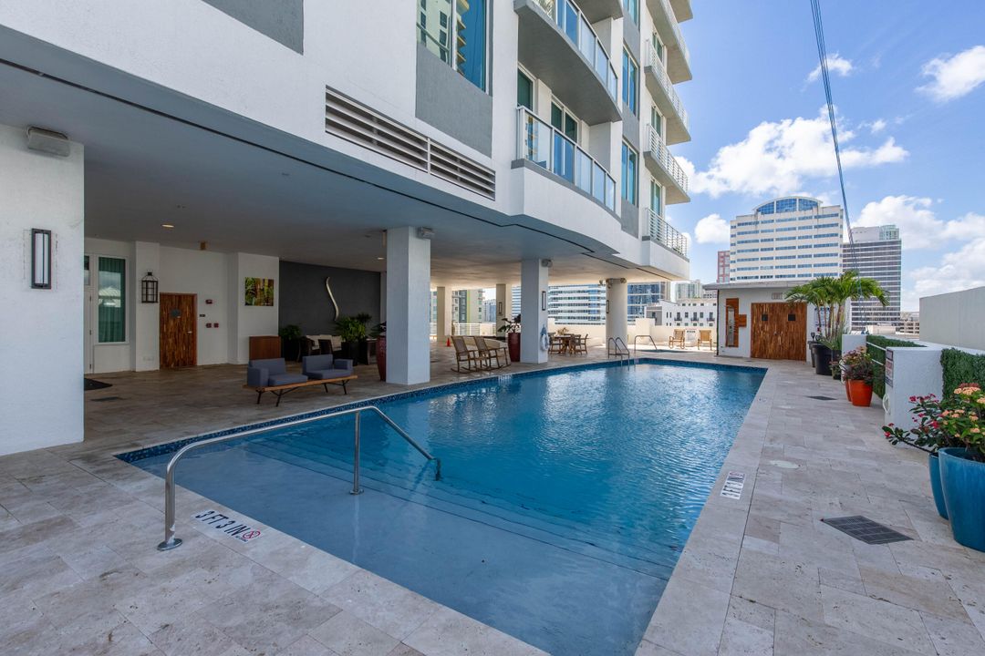 合同活跃: $4,000 (2 贝兹, 2 浴室, 1579 平方英尺)