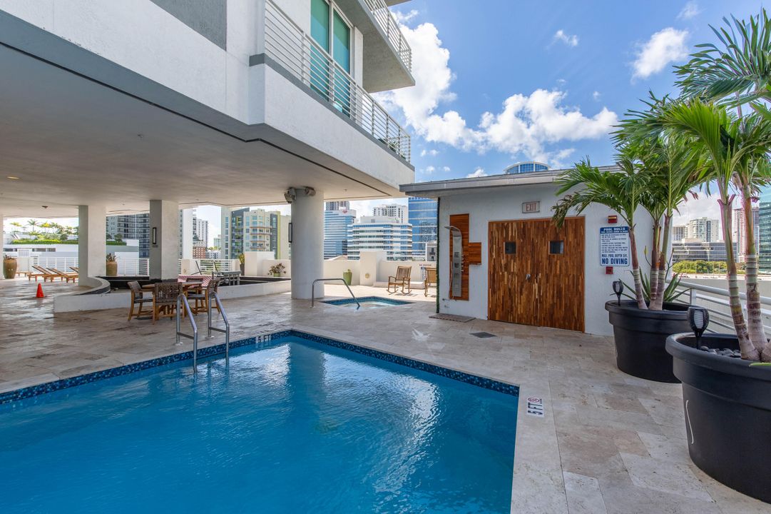 合同活跃: $4,000 (2 贝兹, 2 浴室, 1579 平方英尺)