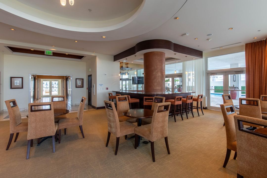 合同活跃: $4,000 (2 贝兹, 2 浴室, 1579 平方英尺)